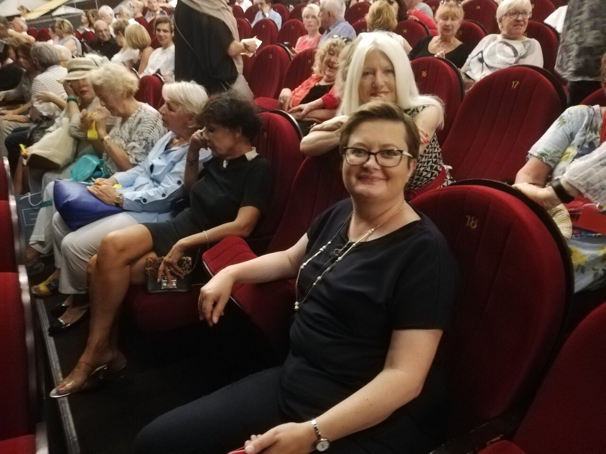KLubnauer's tweet photo. 2/2 
17:00 Premiera Biografii Gołdy Tencer „Judisze Mamę” - w @teatrkwadrat w ramach Festiwalu #WarszawaSingera . Wyjątkowo ciekawa opowieść o Łodzi, Warszawie i @Teatr_Zydowski .

Każde spotkanie, to okazja do rozmowy z Warszawiakami. 
#2Lubnauer https://t.co/ces8n5wxQU