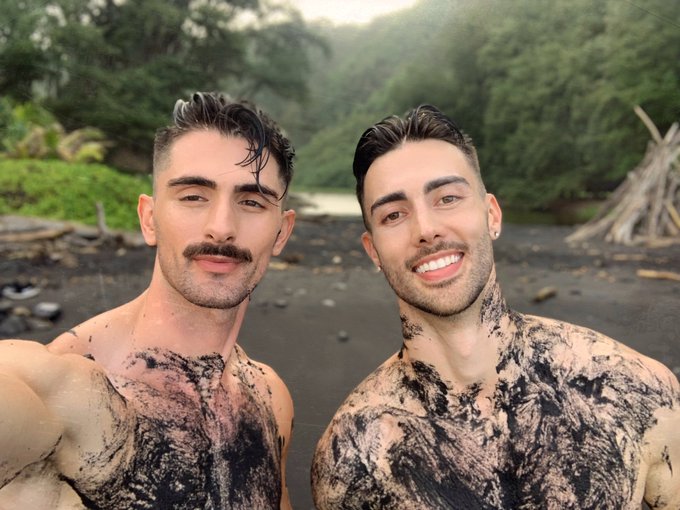 2 white boys. 1 black beach. 🖤🌊 https://t.co/wIheIGeTLB<a href="/tag/sendprayers"class="tags"><span>#sendprayers</span></a>