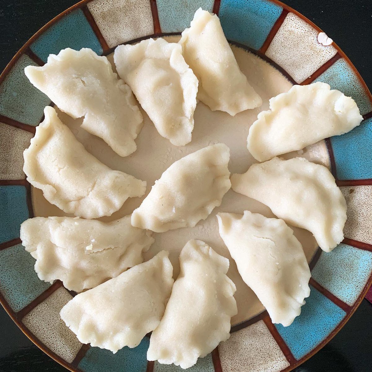 anoosrini's tweet photo. Happy Ganesh Chaturthi. We arenโt celebrating this year, but food is always there.
Sambar
Lemon Rasam
Yam kari
Beans poriyal
Sundal
Coconut kozhukkattai
Urad dal savory kozhukkattai
#AnooCooks #OystersAndLemons https://t.co/PPuXOo3sxx