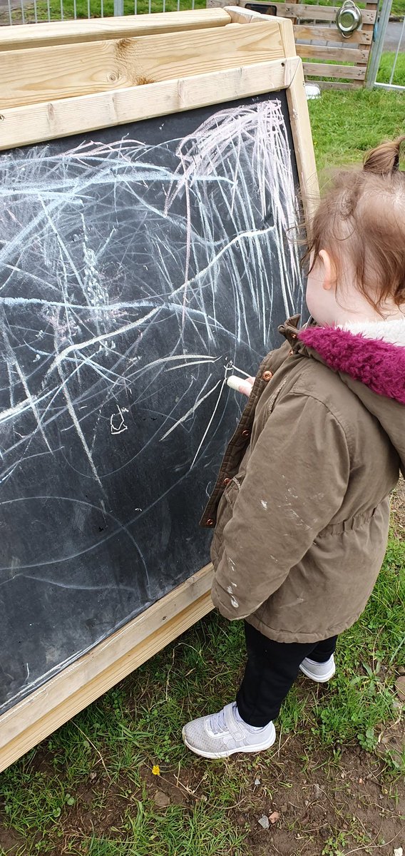 Avonbridgenurse's tweet image. #MakingMarks in our outdoor space #OutdoorLearning