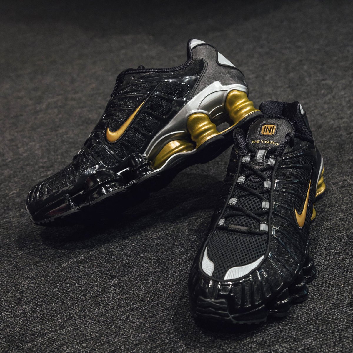 nike shox neymar black gold