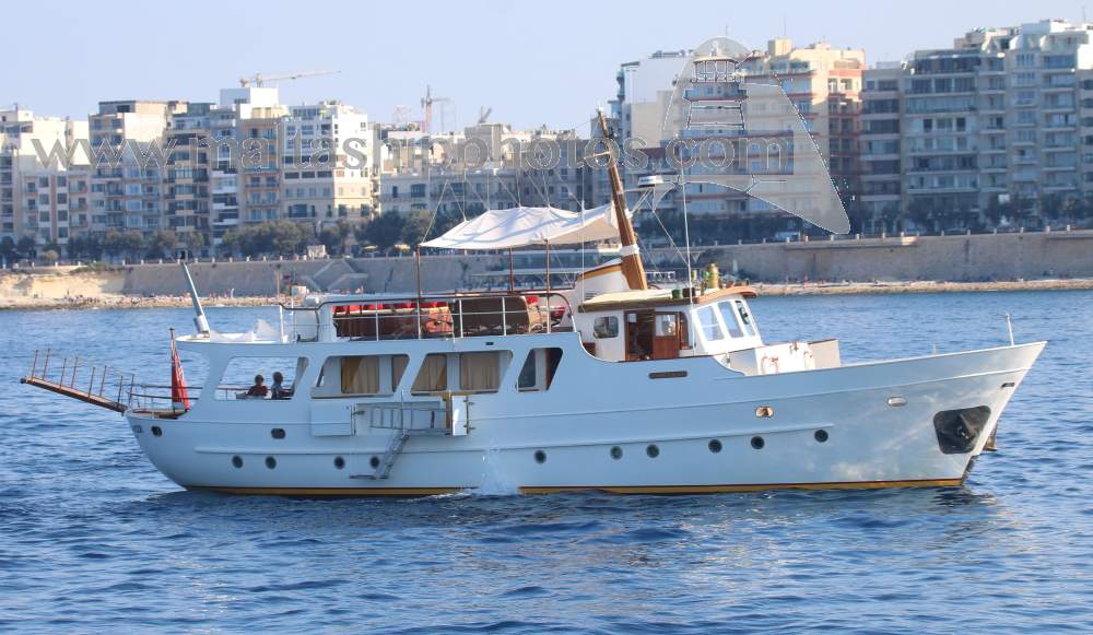 ShipsInPics's tweet photo. Thanks for the mention! Shipguru: #Dutchbuilt  #1962built #British #yacht #ENTRANCER off #StJulians, #Malta - 21.08.2019 - https://t.co/mHD2qaFt3w
ShipsInPics worldshipsoc Dutchyachting sytreports YachtspotterCom https://t.co/CU63vgmiRP