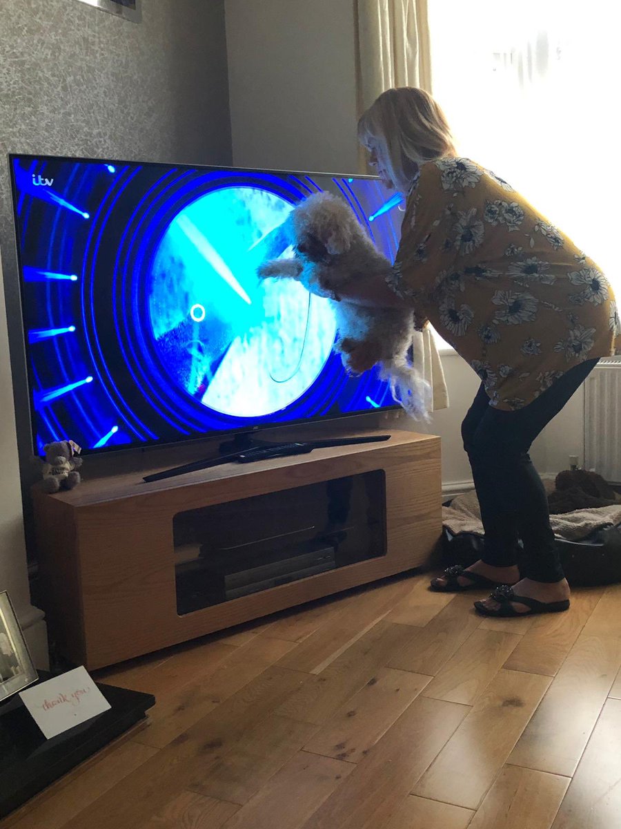 d1nonly18's tweet photo. Lady giving us a hand #5GoldRings https://t.co/YIdZuYkgt4