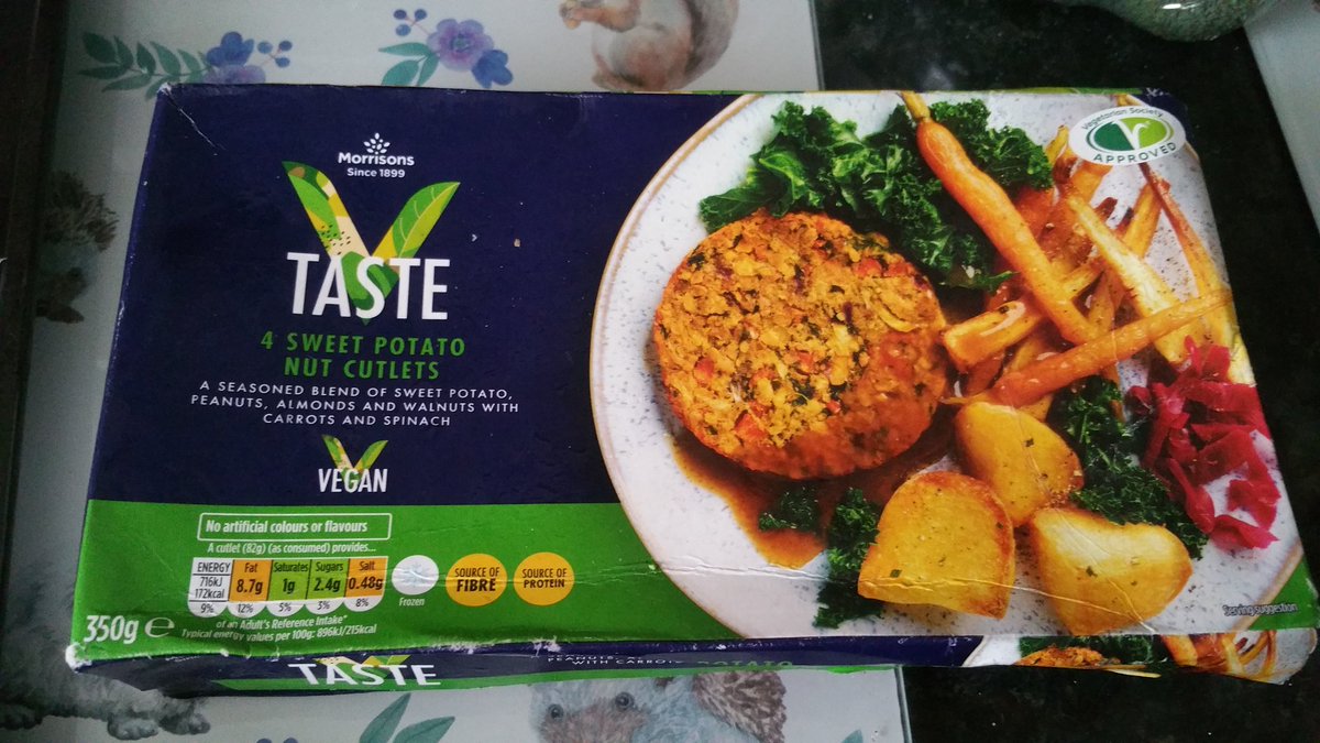 thevegansnuts's tweet photo. Tonight I made a delicious vegan roast dinner😋I had sweet potato nut cutlet with some of my yummilicious rosemary and garlic roasted potatoes and carrots, roasted broccoli, sweet corn , peas and gravy. This really hit the spot. Vegans don't miss out😛 #vegan #vegsnfoodshare https://t.co/LdsieDIm4t