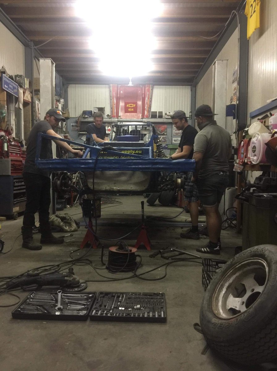 After a massive crash at the first heat, we worked all night to fix it for today. Shame we thought the job was done, and saw in the morning my whole gearbox and bellhouse was bend! Roll on world final meeting?? #fingerscrossed