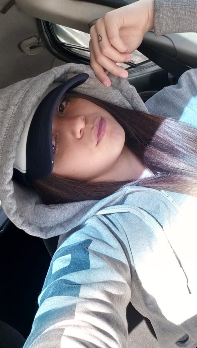 Fernand28348053's tweet photo. Hola bebes vengo del gym muy tapadita 🤤
Quien para que me quite todo lo que traigo puesto 🤤 https://t.co/C1m4oWKddW