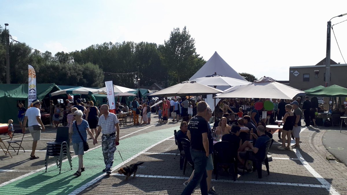 cdenvmerchtem's tweet photo. Wie dacht dat er na de kermis de zomer in #Merchtem gedaan was, is eraan voor de moeite ๐
De zomer blijft nazinderen met het 100 jaar bestaan Music Time #Peizegem!
Dat het meer dan in orde was ๐
#cdenvmerchtem
#dewegvooruit #levenskwaliteit
#samenzijn #Merchtem1785
#ikbenwij https://t.co/DKHFwkEtJk