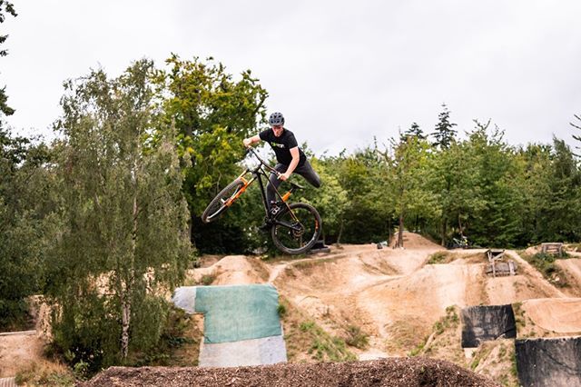 Nac on the Foxy, not just a race machine!⠀
.⠀
<a href="/mondrakerbikes/">Mondraker</a> #foxyrr #forwardgeometry #freeride #biketart #mtb #bike #mountainbike #mtblife #bikelife #downhill #enduro #mountainbiking #enduromtb #bicycle #bikes #ride #dh #mtblove #instabike #downhil… ift.tt/32d0NSO