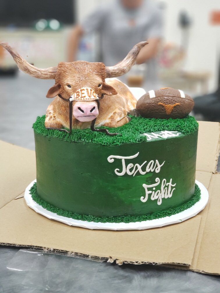 ManagersTexas's tweet photo. A great cake for a great boss! Happy birthday Matt! https://t.co/IPRFP6cImQ