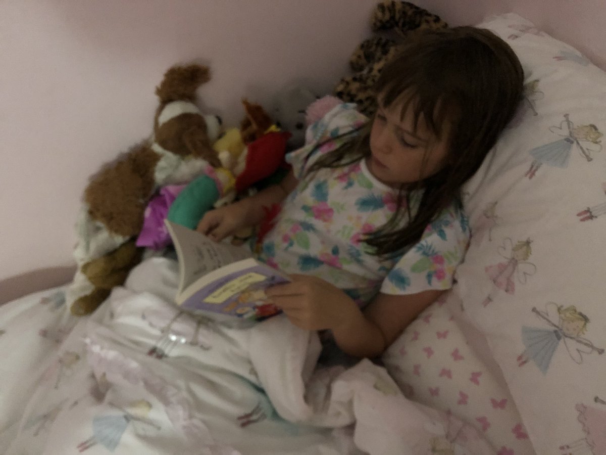 HelksVicky's tweet photo. Reading in bed #MNASummerReadingBingo https://t.co/9KfFg5vbwp