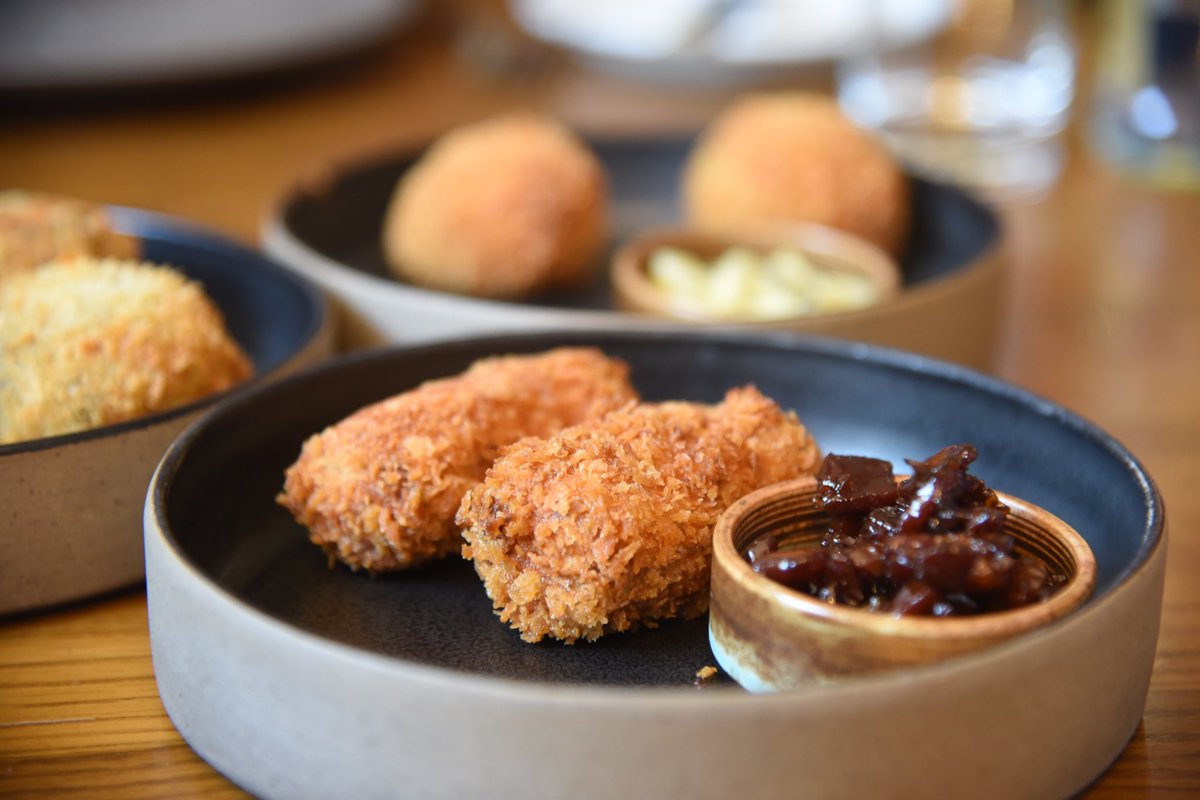 theswanbampton's tweet image. In case you missed it we are opening @Spelt3 in under 2 weeks. The 12th of September is the date. It’s all about small plates and sharing dishes(you don’t have to). We think it’s one of most exciting things to happen in Devon. 😃☎️🍽👨‍🍳🍸😀. Please just share