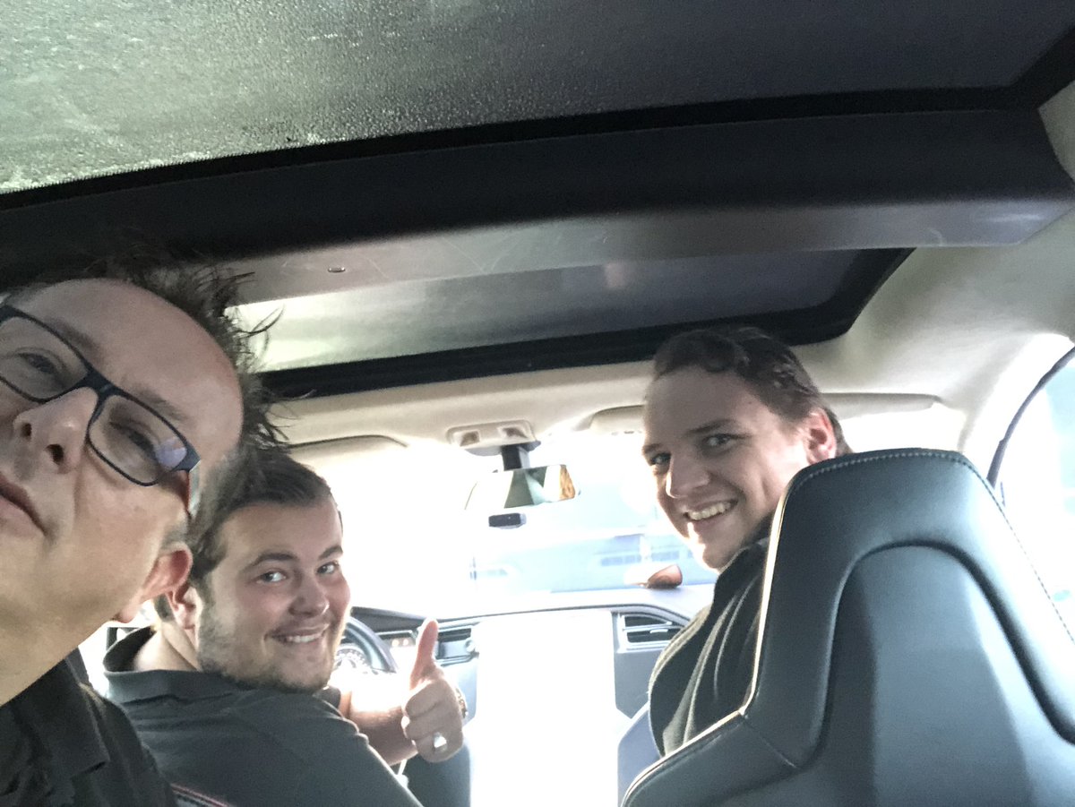 Team van Holthausen Clean Technology BV doet vandaag mee met de 24 uur challenge van waterstof auto’s in Duitsland met de #Hesla deze Tesla rijd op waterstof dus no worries over lange afstand rijden 😃#H2challenge #h2energy #Holthausen <a href="/Max_Holthausen/">Max Holthausen</a> <a href="/arjandeputter/">Arjan de Putter</a>