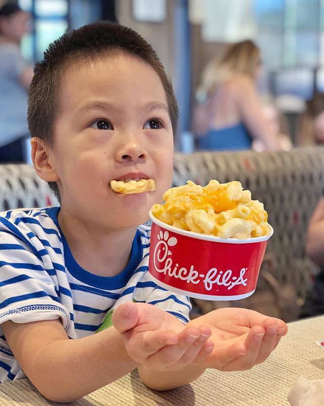 Sunday Struggles: Can’t hang out with @hichrislucasandalex and @chickfila is closed 😭
(Anyone else a fan of their new MacNCheese?) ift.tt/2A117I2