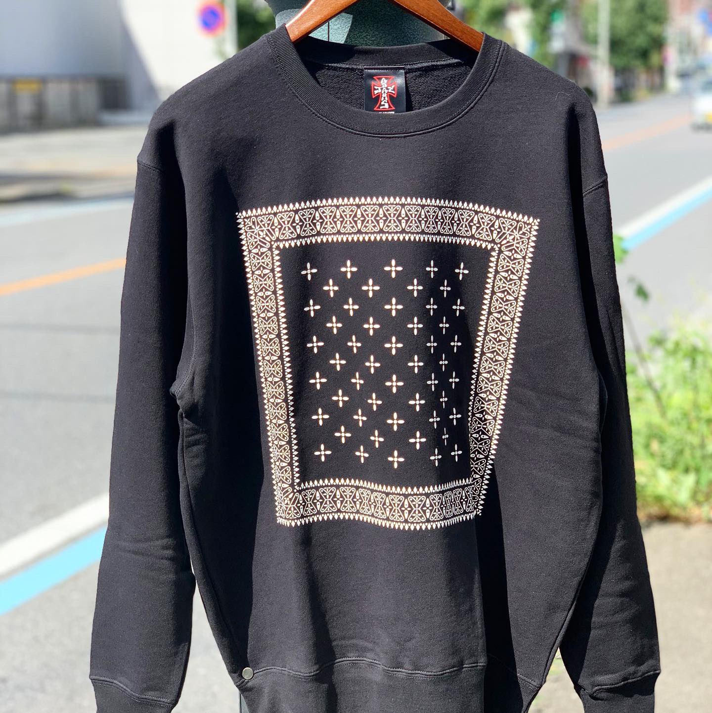 Mr Vibes Clothing Twitter पर Jay Adams Paisley Crew 00 Tax Jay Adamsからはペイズリーをあしらったスウェット入荷してます バックにはlocals Onlyのメッセージプリント入り ライトな裏毛仕様で使い勝手も抜群です Mr Vibes Jayadams ジェイ