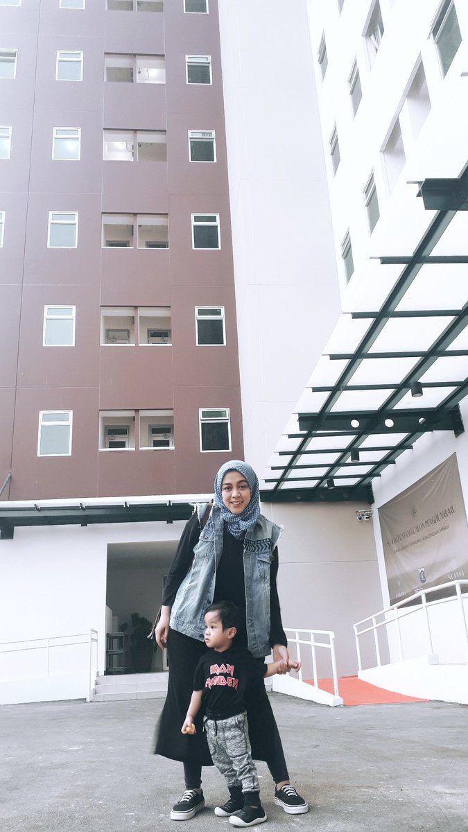 intanongaay's tweet photo. Yg dibawa kalo mau jalan-jalan ;

Single : Cermin , lipstick , parfum 👸
Punya anak : botol susu , popok , baju ganti , minyak telon 💆‍♀️

#emakapekdikit
#yangpentingbocahlincah
#bapakkemana
#audah
#guajugabingung https://t.co/JLOMymco4h