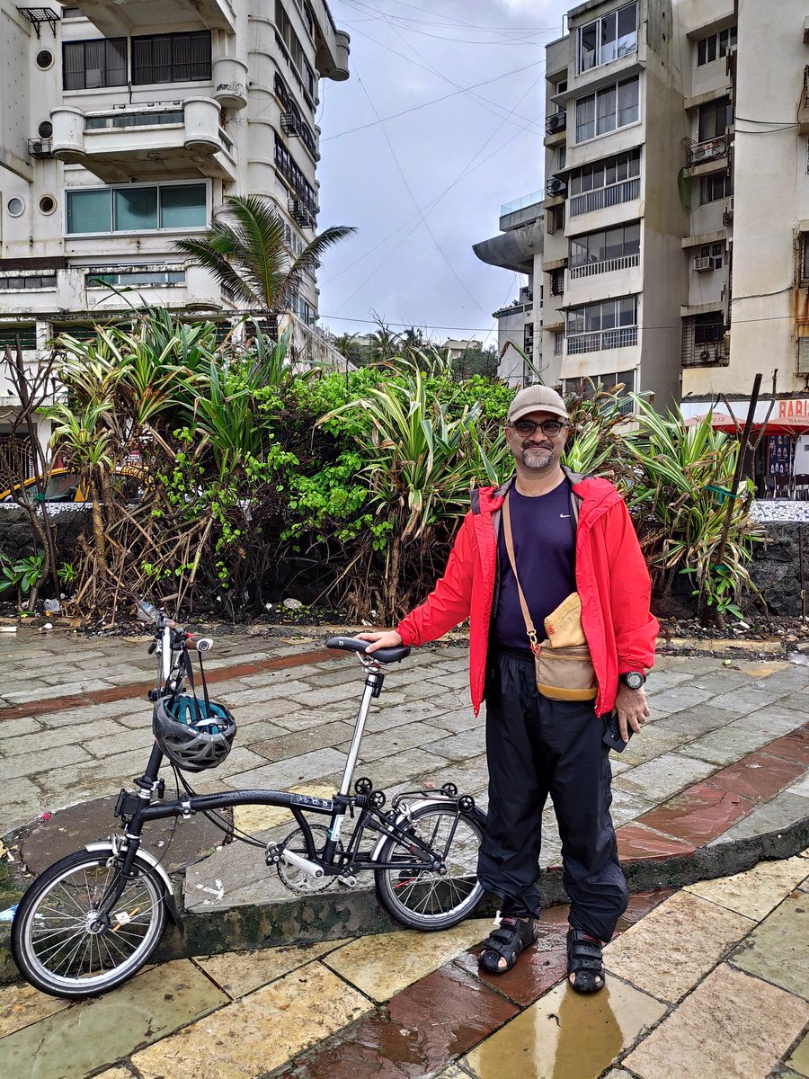 Eccentrips's tweet photo. Despite a rainwashed Sunday in Mumbai, some of us turned up to know more about cycling trails documented by @bijoor .

Was a fun morning, leaving all of us feeling that every weekend from now on should be spent exploring! Check out a few pictures :)

#eccentrips #talks #cycling https://t.co/zL3vb9lEFL