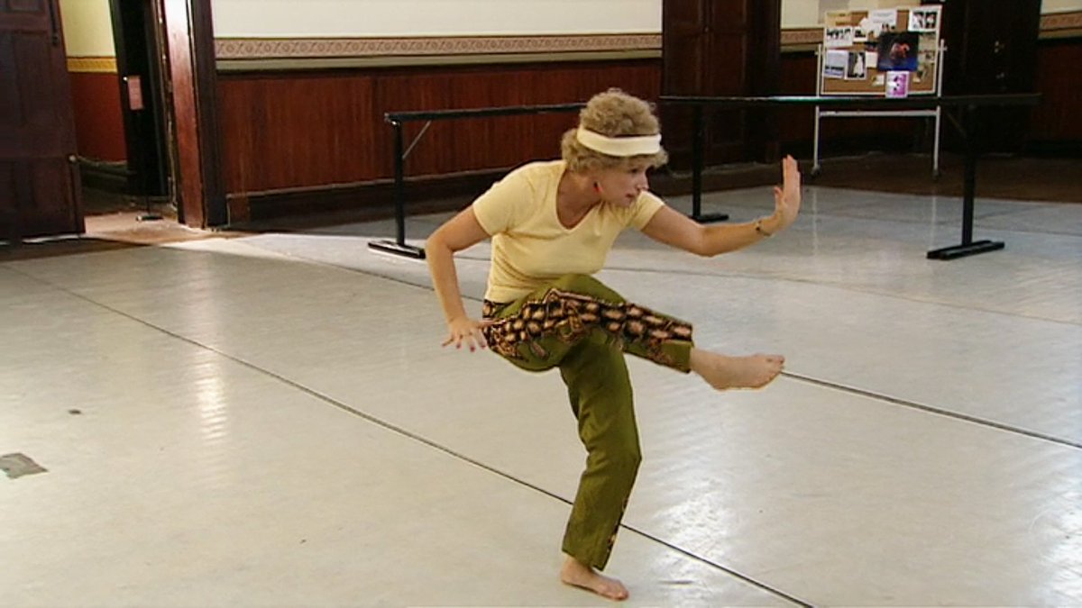 KathKimQuotes's tweet photo. Look at moiye, ployse, look at moiye. I’ve got one word to say to you......Pump. And pilates.  

#lookatmoiye 
#kathkimquotes #lookatmoiye #FridayFeeling #kathdayknight #kathandkim #circleoffat #foxymorons https://t.co/YeJM4AHtQI