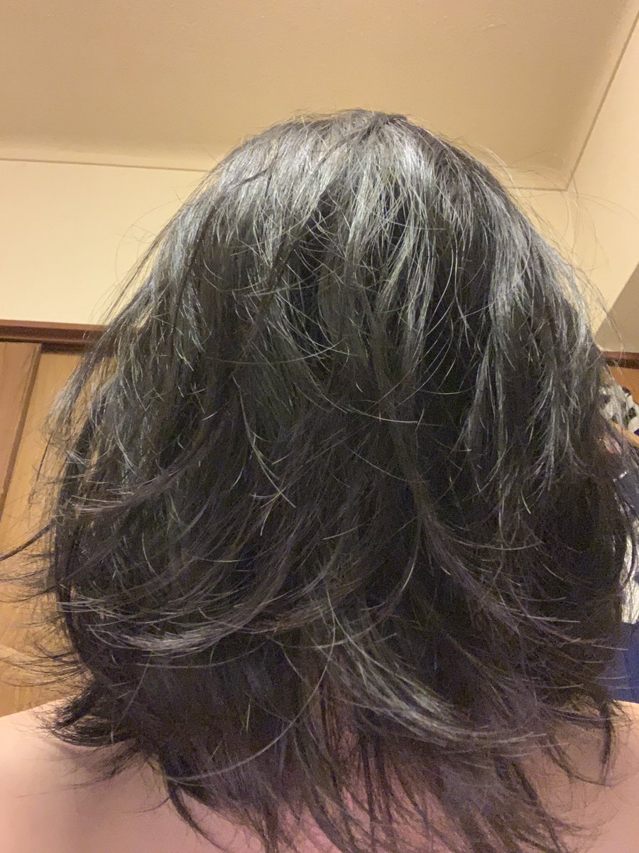 トオルサンタモニカ 後頭部ではありません 寝癖