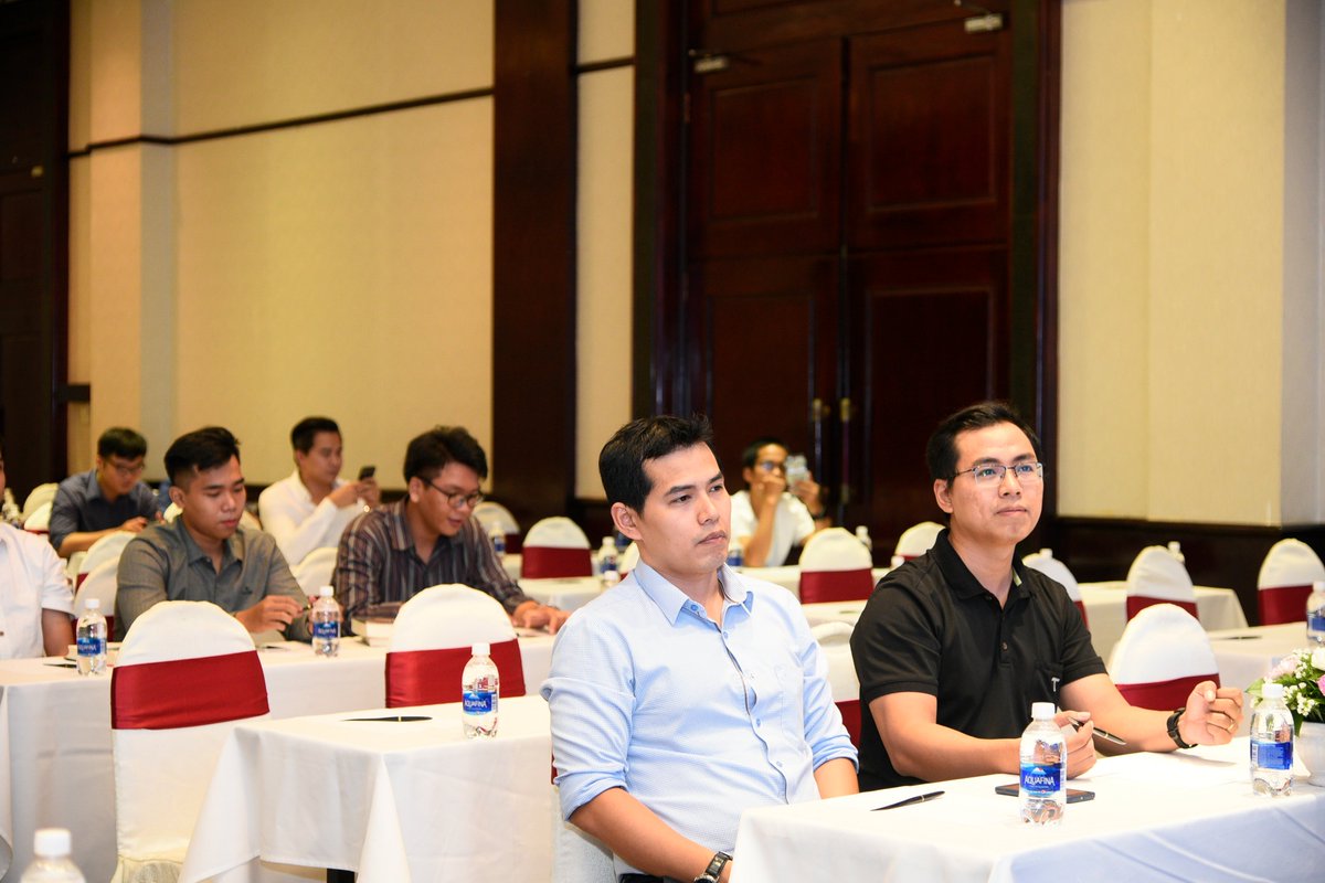 HelloRobin8's tweet photo. On Saturday we had a great event in HCMC, Vietnam, all about the KOL Token and Robin8X. Thanks to all our speakers and attendees! Many more events over the coming months. #KOLToken #InfluencerMarketing #blockchain #QTUM https://t.co/fqNPHWcaMF