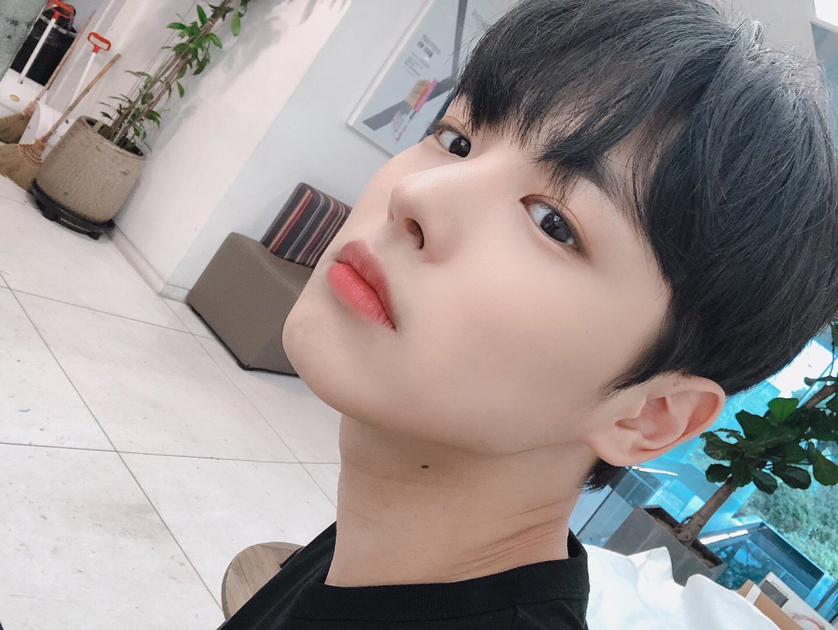 NewWorld_VICTON's tweet photo. [#병찬] 월요일도 화이팅 월요천사 병차니가 응원할게~!!💕🐥🐶 https://t.co/HWxjsCRj4J