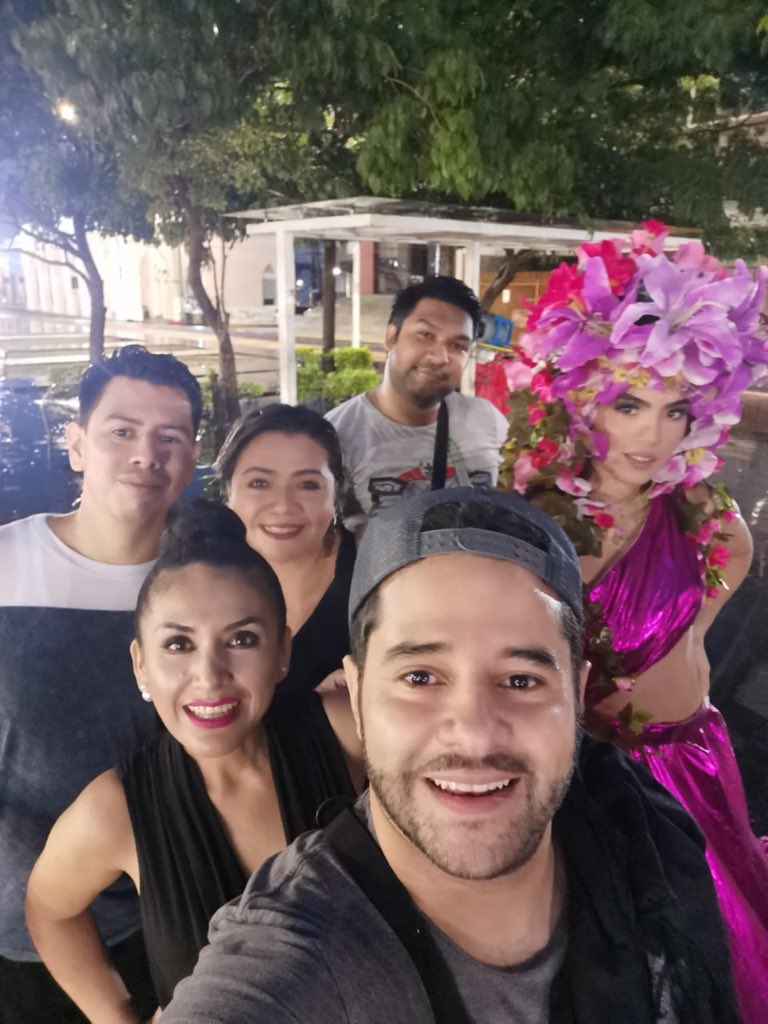 YennyTabasco's tweet photo. En el Backstage del shooting para la imagen publicitaria del desfile con causa #TabascoFashionPink edición #LucesDeVillahermosa que efectuaremos el 19 de Octubre a las 5 de la tarde en plaza de Armas, en el centro histórico de nuestra ciudad capital, contenta por los resultados, https://t.co/XUmruhMBl2
