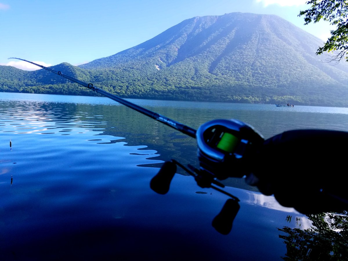 山やんa6000 Dialuna 昨日わ人生初の中禅寺湖でレイクトラウト行ってきた 僕わ坊主でしたが兄貴がブラウン なのかな 釣ってた トラウトタックルがまだよくわからないからとりあえずシーバスタックルとアンタレスdcmdでスプーンをガンガン投げまくって
