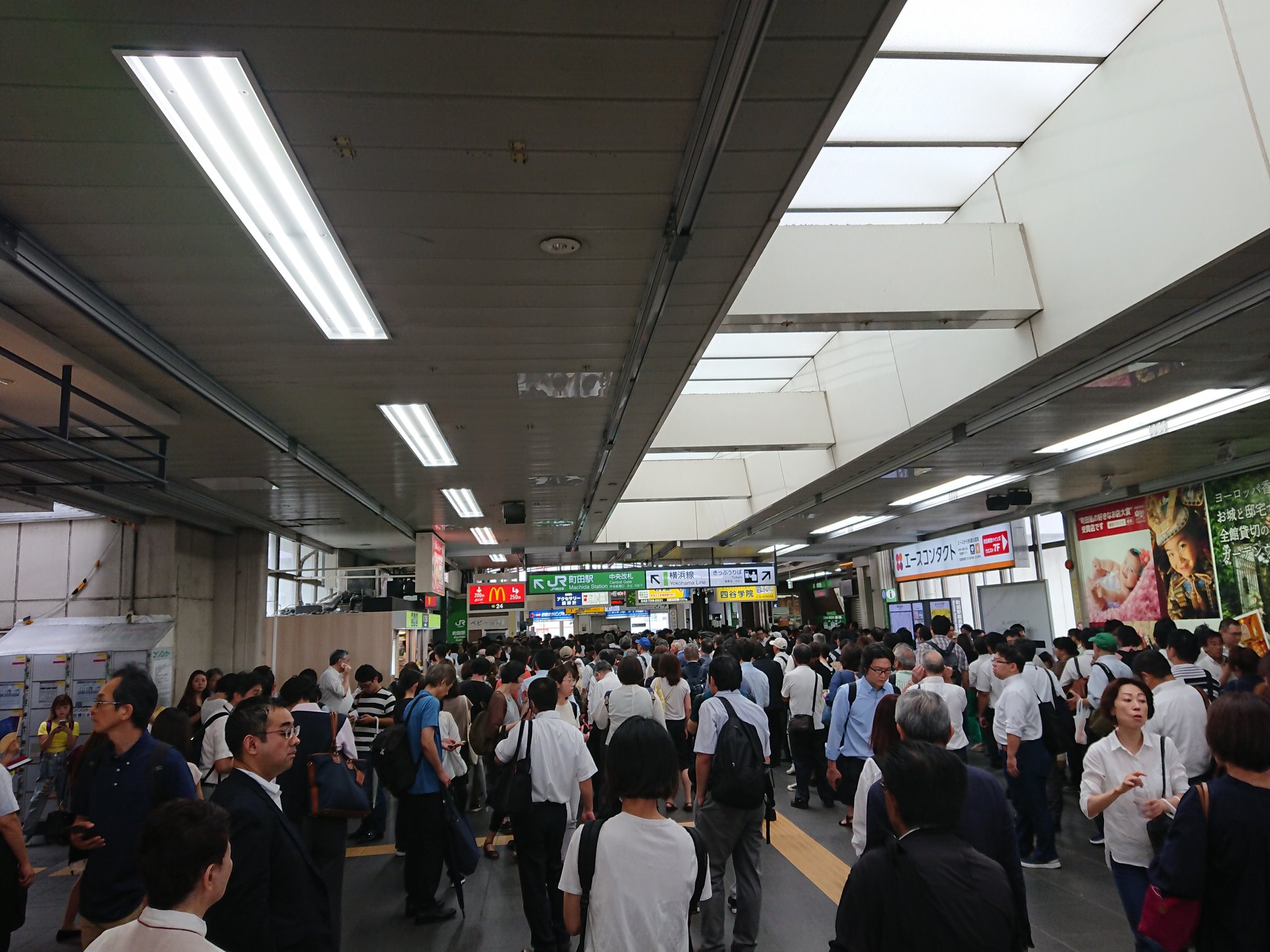 こっぺぱん クロスカブ 横浜線は運転再開見込み11 00となっている模様 日本人って真面目だよねー そんな自分も日本人 作業員の方 頑張ってー 横浜線 町田駅