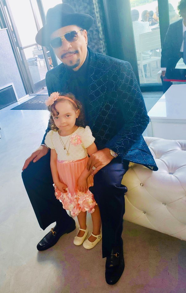 FINALLEVEL's tweet photo. Hit my man @triggertreach ‘s Wedding today with my girlfriend @BabyChanelworld  God bless you homie! Congratulations 🙏🤛🏽🎉 https://t.co/bMscmKHAHW
