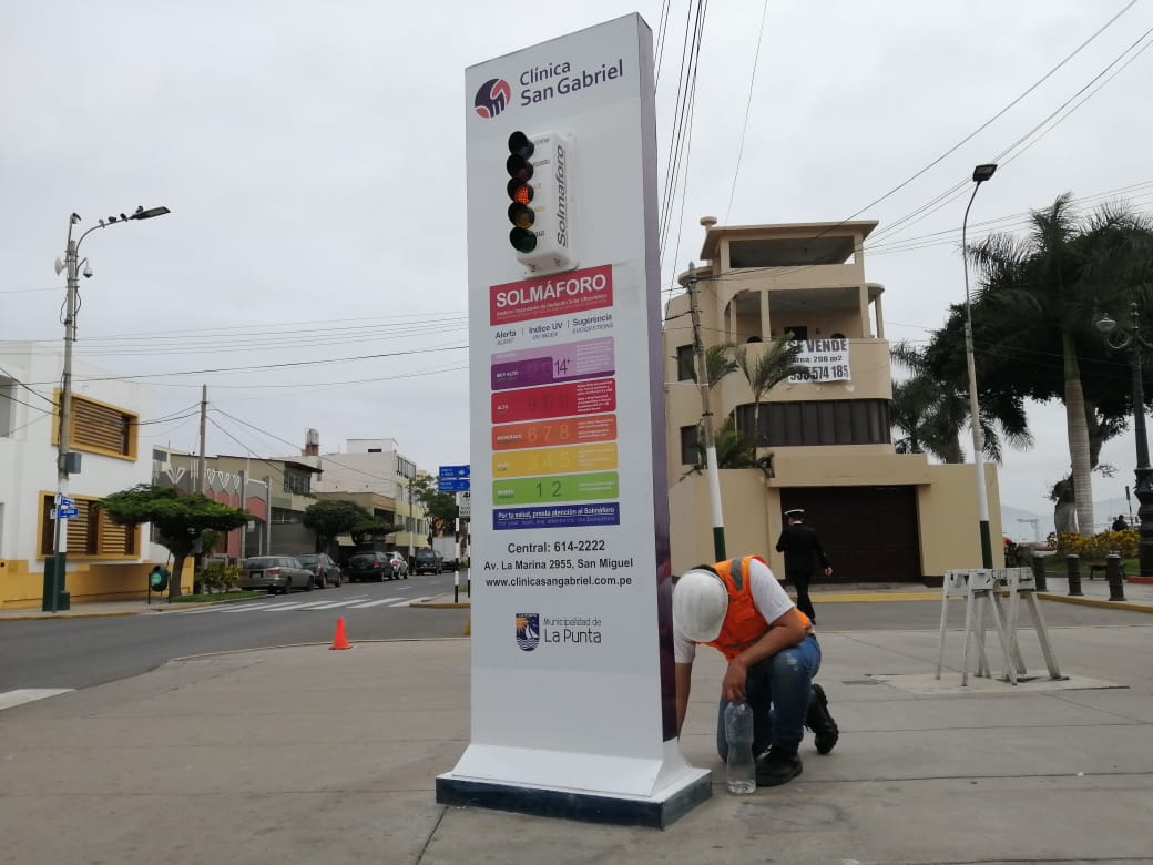 SolmaforoPER's tweet photo. Cuidamos los detalles en el mantenimiento, queda listo y operativo para la temporada de primavera 2019. #primavera, #radiacionuv, #cancerdepiel https://t.co/dHNqVM5j55