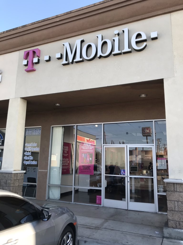WhatsStand's tweet photo. @TMobile @JohnLegere @JonFreier just the worst experience at tmob store. Granted it was a 3rd party store. My 72 year old mother was sold a device that was not right for her. Went back to exchange was basically told nothing they would do and was told to leave https://t.co/oGSUb2uvVi