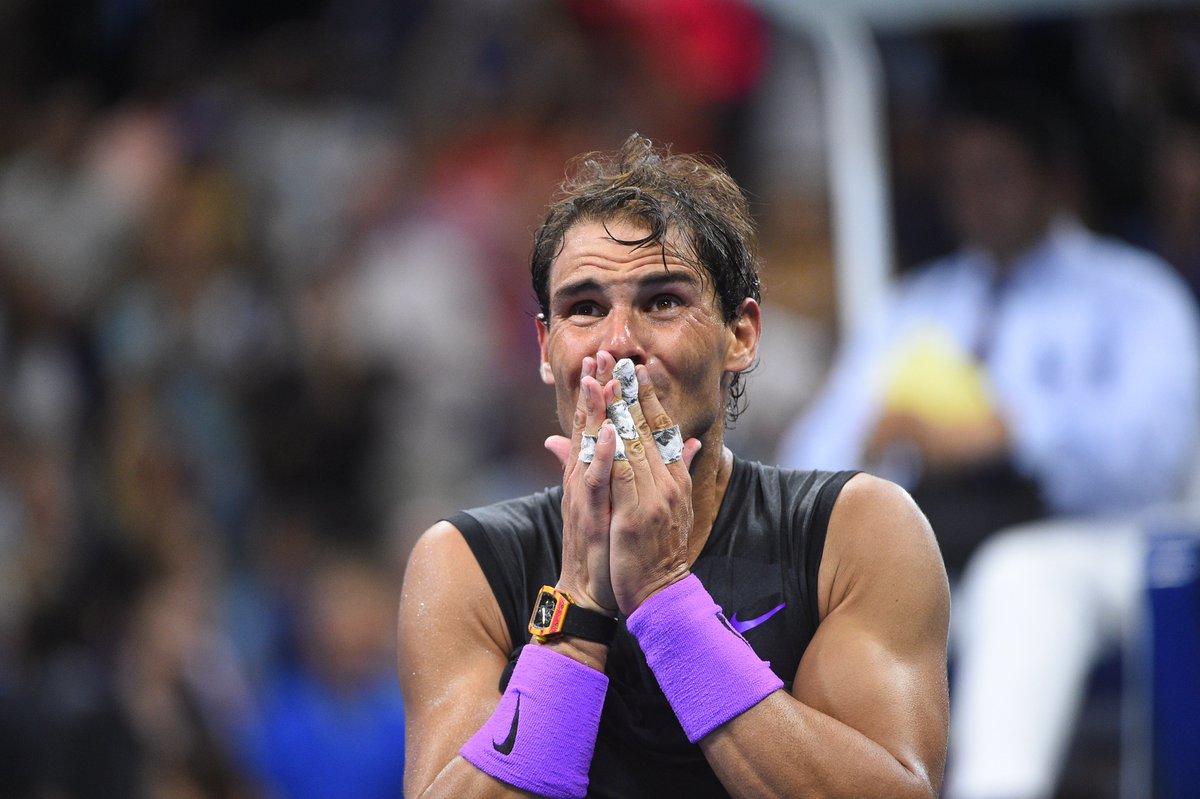 rolandgarros's tweet photo. 🙌 @RafaelNadal wins his 4⃣th @usopen 👑 and 1⃣9⃣th Grand Slam title overall.

Rafa defeats @DaniilMedwed 7-5 6-3 5-7 4-6 6-4.
 
#USOpen https://t.co/Msnc3UCeqY