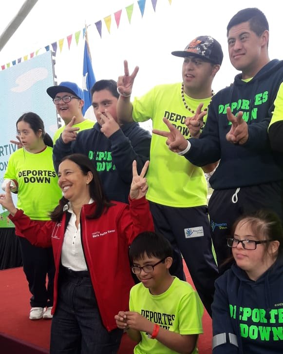 edo_arevalo's tweet photo. @kantor_pauline los jóvenes de @Deportes_Down junto a la Ministra del Deporte ya se vienen los Juegos Sudamericanos Down Chile 2019 https://t.co/1SbEra5jZ8