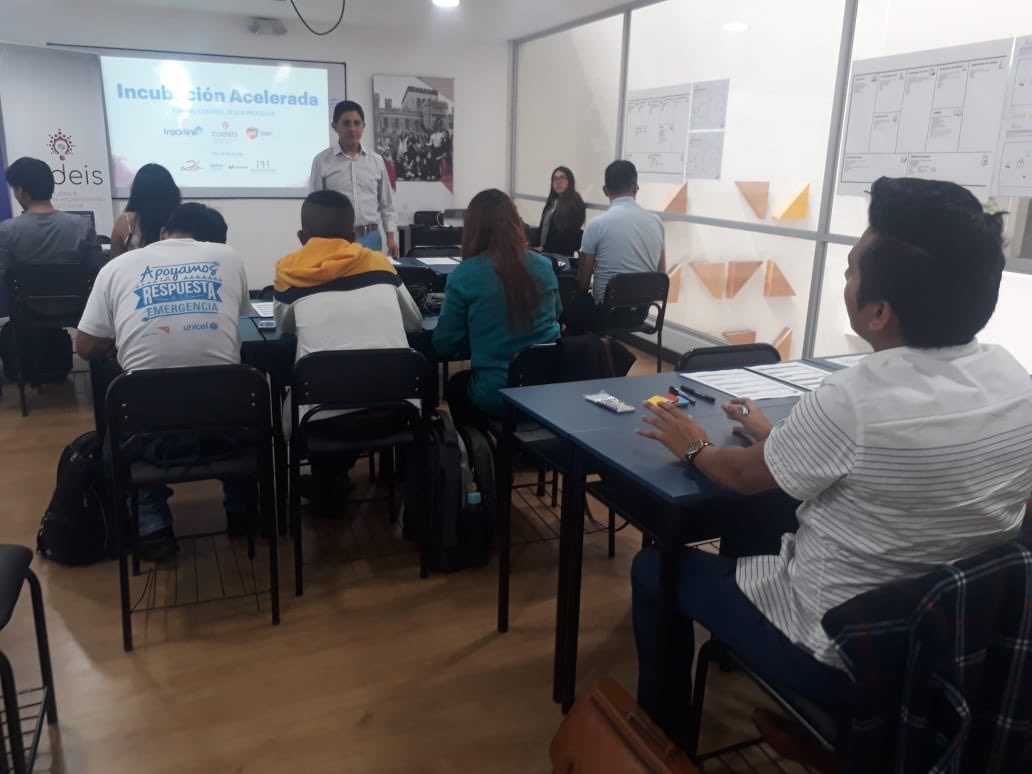 aeiecuador's tweet photo. #UIO | 5 días de Incubación Acelerada compartieron los participantes finalistas del #RetoTracklink junto a speakers invitados y mentores, aprendiendo diversas temáticas con la finalidad de perfeccionar sus proyectos y preparándose para presentar su Pitch final 🔜💥 @TracklinkEC https://t.co/wq9VdnyHF7