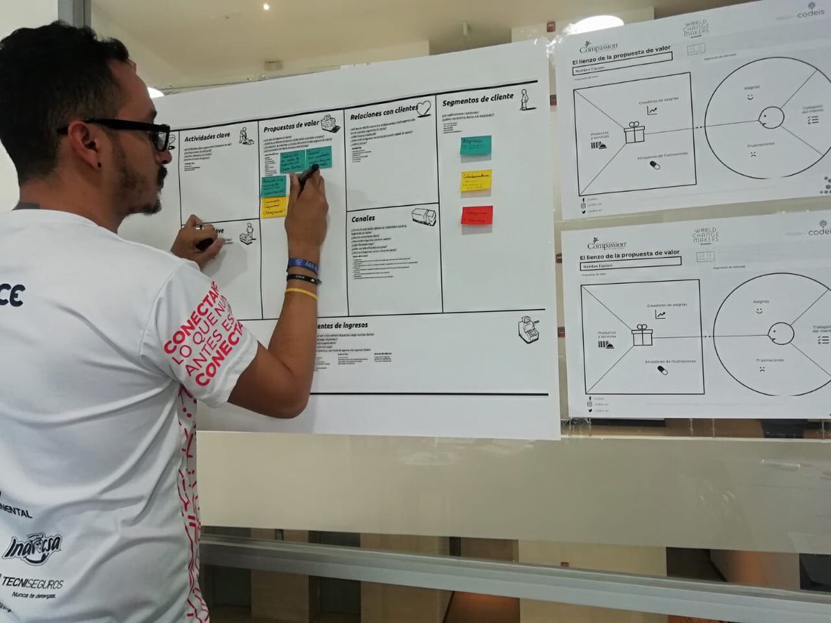 aeiecuador's tweet photo. #UIO | 5 días de Incubación Acelerada compartieron los participantes finalistas del #RetoTracklink junto a speakers invitados y mentores, aprendiendo diversas temáticas con la finalidad de perfeccionar sus proyectos y preparándose para presentar su Pitch final 🔜💥 @TracklinkEC https://t.co/wq9VdnyHF7