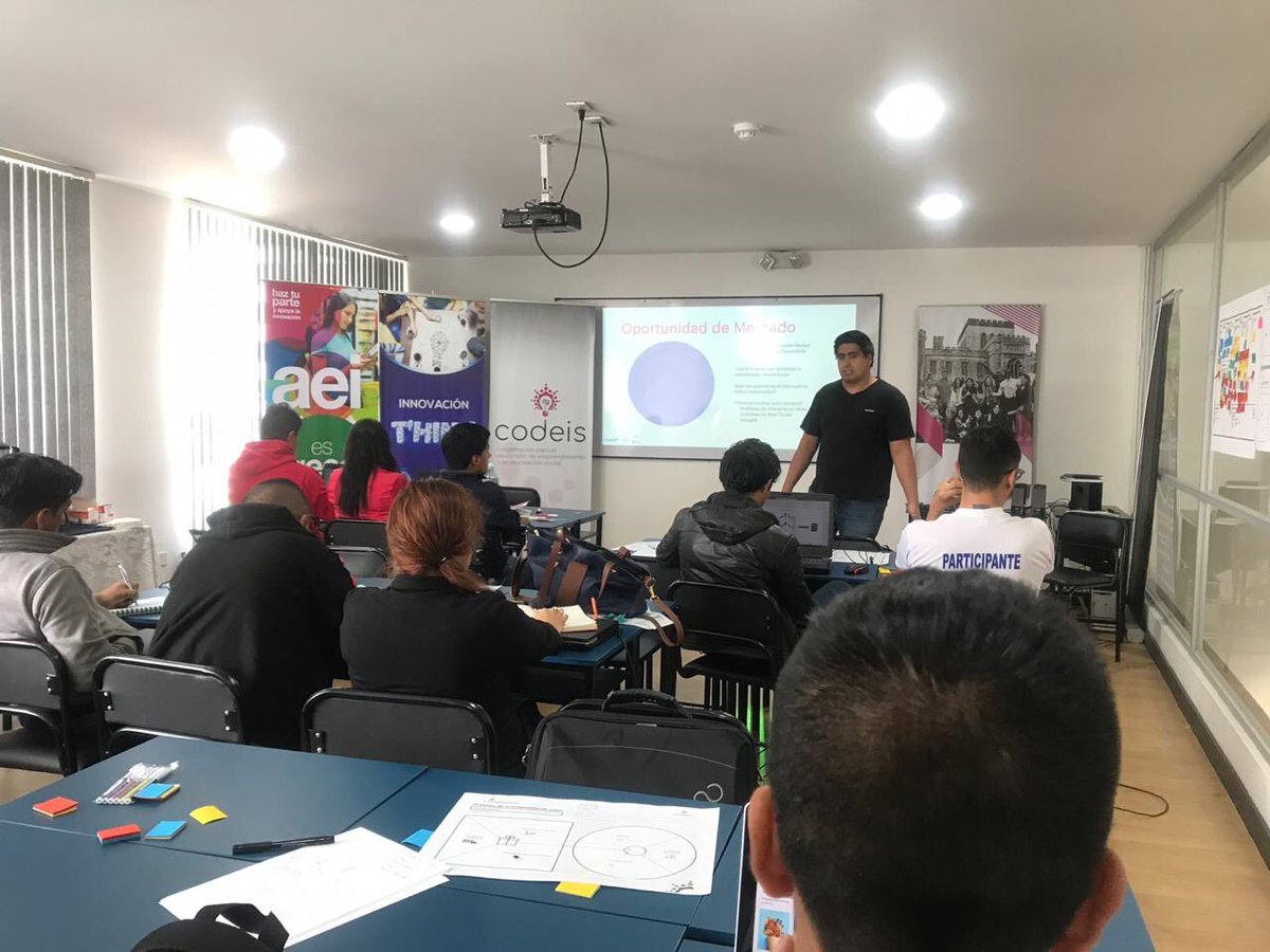 aeiecuador's tweet photo. #UIO | 5 días de Incubación Acelerada compartieron los participantes finalistas del #RetoTracklink junto a speakers invitados y mentores, aprendiendo diversas temáticas con la finalidad de perfeccionar sus proyectos y preparándose para presentar su Pitch final 🔜💥 @TracklinkEC https://t.co/wq9VdnyHF7