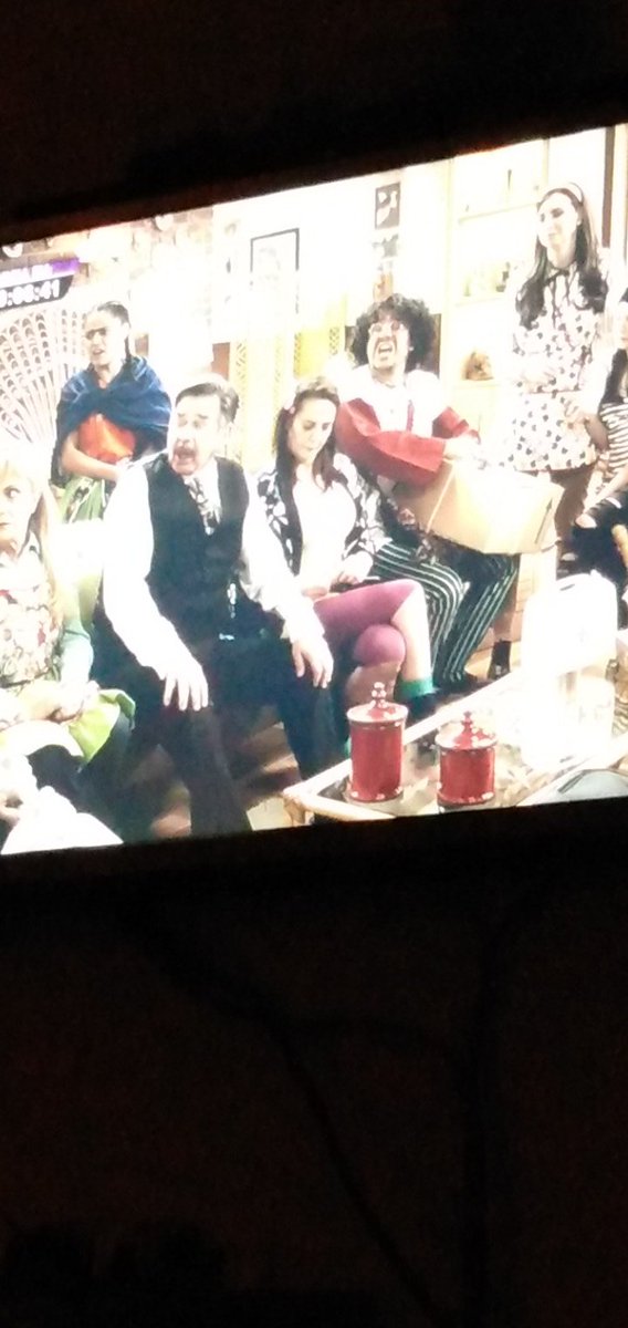 kqariim's tweet photo. Domingo de Sofá con la familia viendo #UnaFamiliaDeDiez, #mañanaeslunes https://t.co/axUvEosR7q