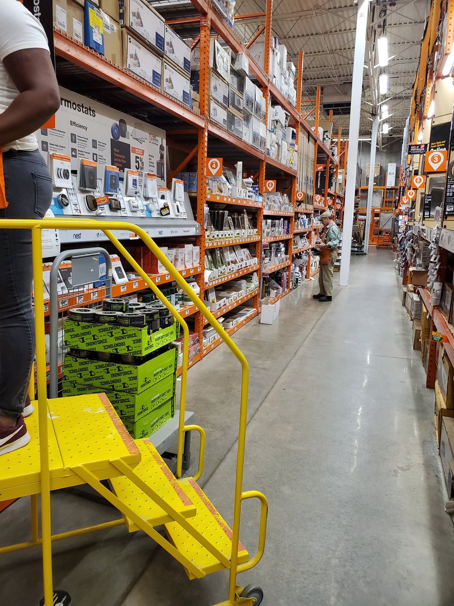 nakohley's tweet photo. PM blitz @HD6202 working together to fill our plumbing aisles #powerblitz @hmalak @MattHyatt11 https://t.co/ZvEyTsfbF3