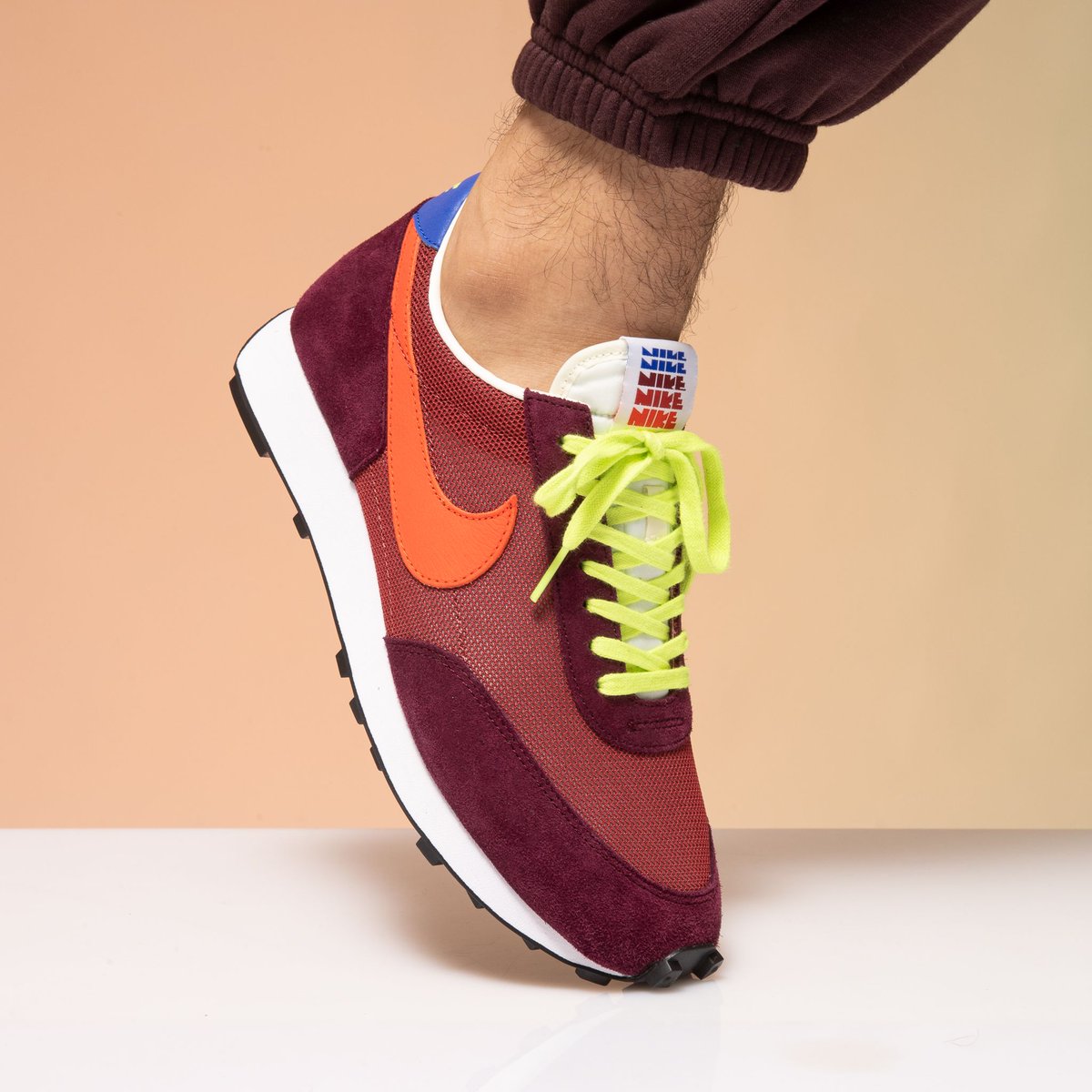 nike daybreak cedar team orange & maroon