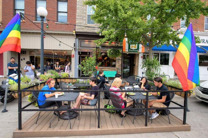 uiowa's tweet photo. New: #IowaCity ranks as the #1 college town in America for back-to-back years using data from the United States Census Bureau. It’s great to be a Hawkeye. https://t.co/zwokKIqxae https://t.co/MEuOmb0IN5