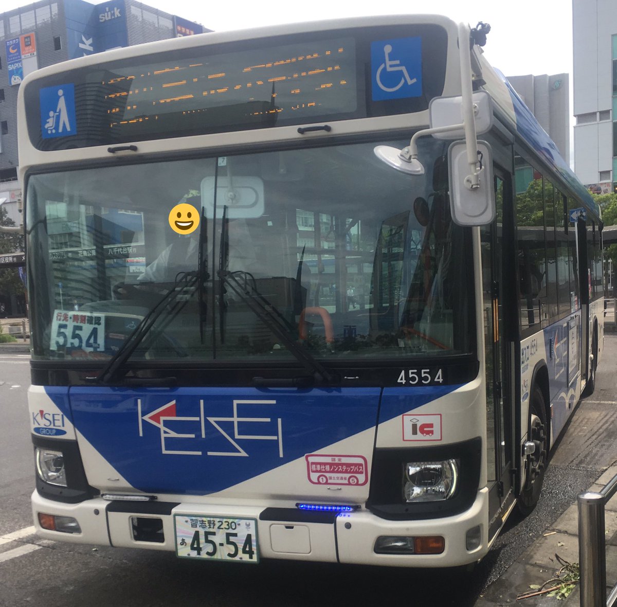 ミーハー属性no 9 京成バス 幕01 幕張メッセ中央 海浜幕張駅 幕張本郷駅 なう 京葉線もダメなので なし崩し的に新都心の幹線で本郷へ 車両は新都心営業所の新型ブルーリボン 4554 軽快かつ快適に幕張本郷駅へ