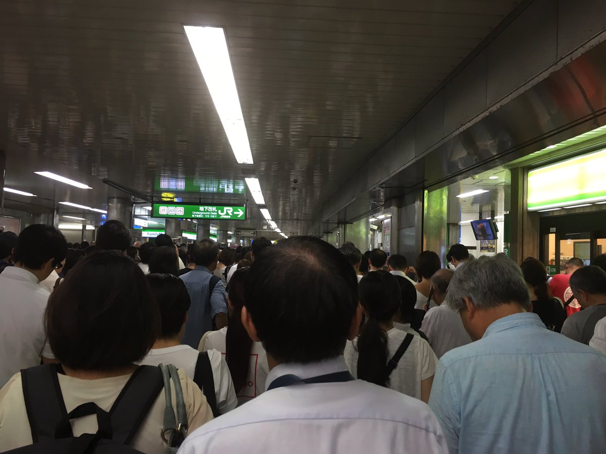カモメのたまご 現在の戸塚駅地下改札 横須賀線 東海道線は復旧の目処立たず 横浜市営地下鉄ブルーラインは10分間隔で運行