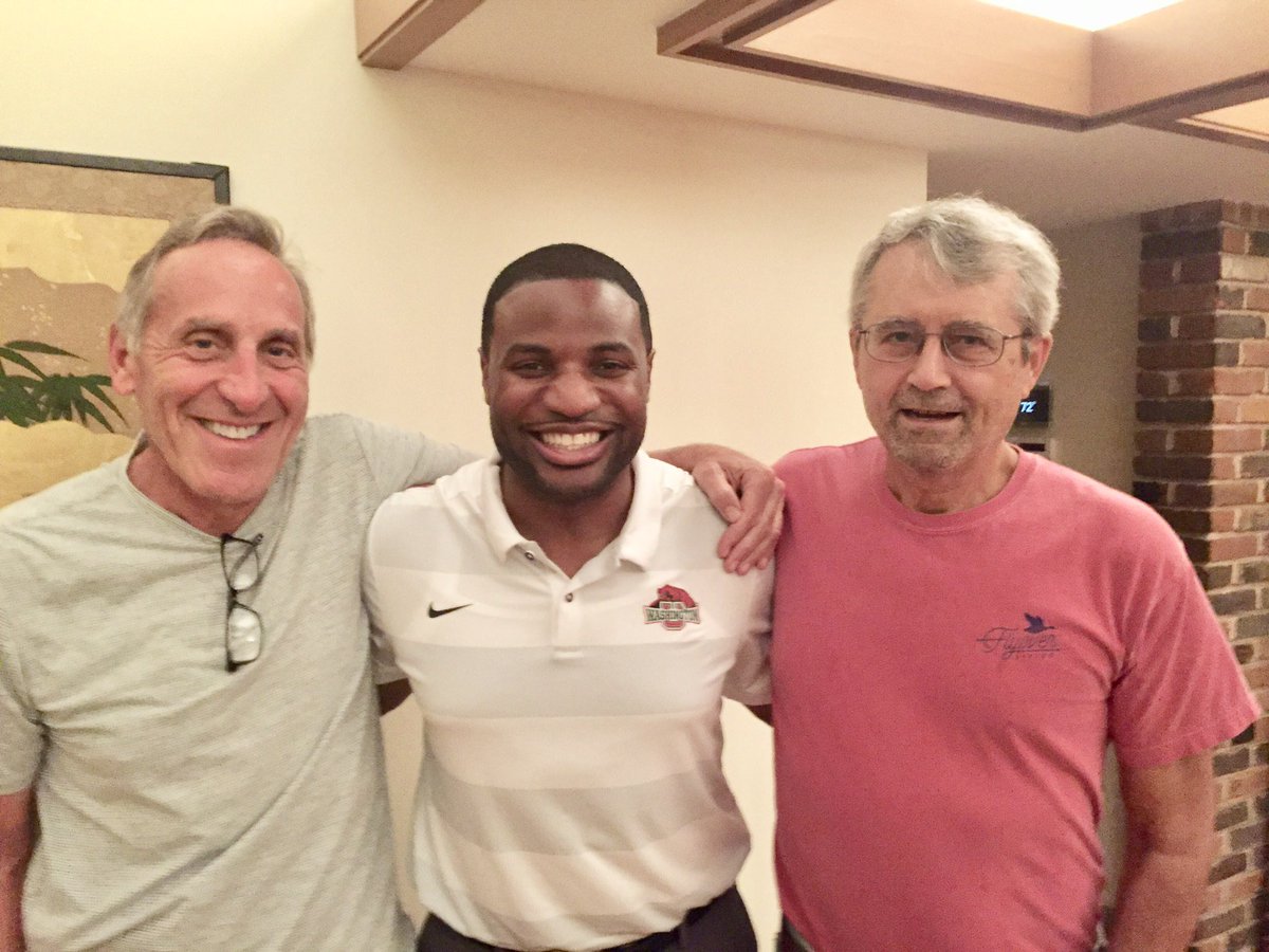 AnthonyAzama's tweet photo. Great evening with two @WASHUBears Hall of Famers -  @washubaseball Mitch &amp; WashU wrestling Jess. Building on the momentum of the tradition of excellence they created. #LetsGoWashU #BuiltToImpact https://t.co/CFZfBn1HIk