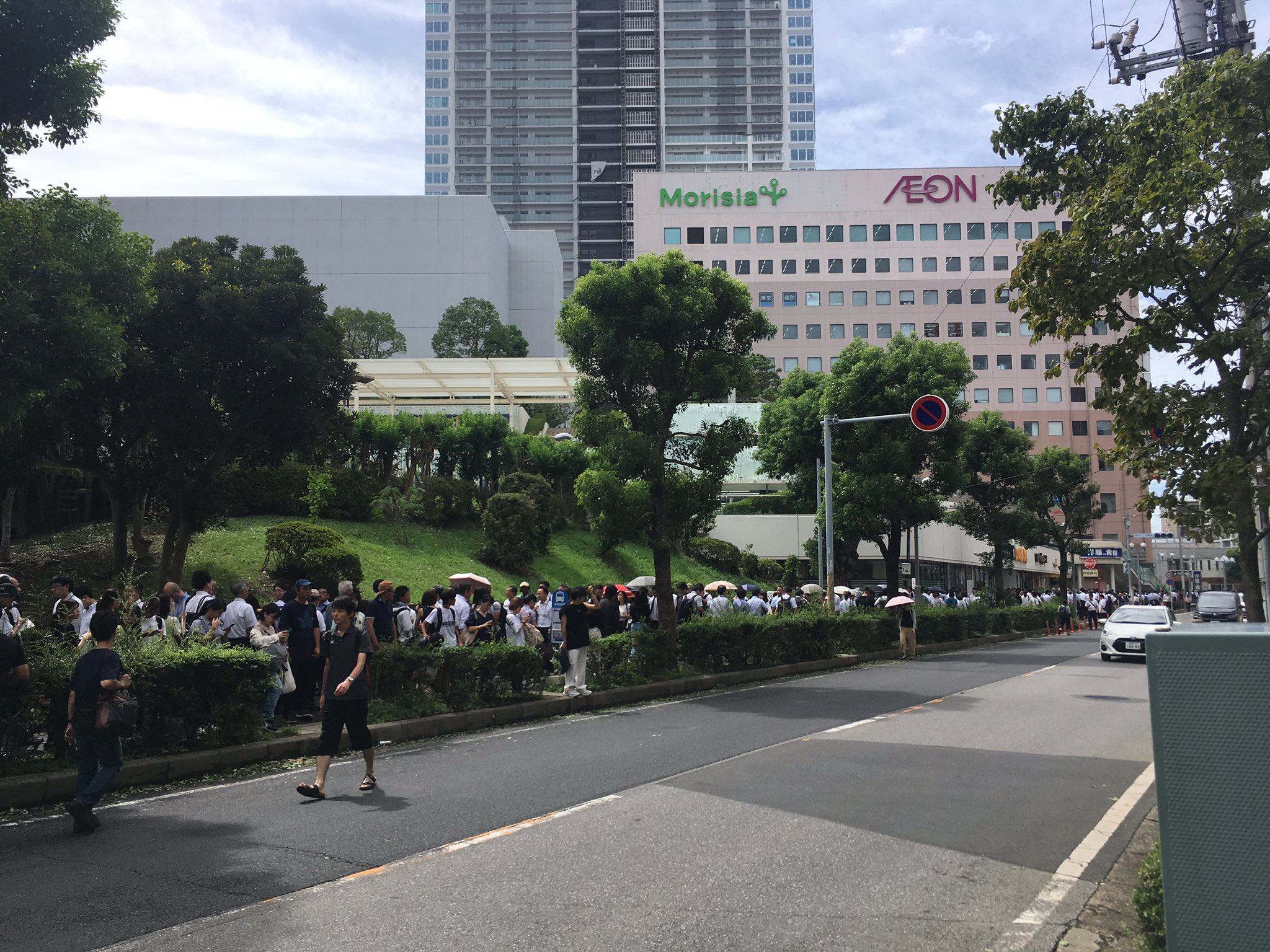 スーツケースの伝道師 さと 津田沼駅 モリシアの周りを3周くらい囲んでる 駅員さんに聞いたらどれくらいかかるか時間はわからないとのこと そりゃそうかぁ 総武線は捨てて京葉線南船橋駅まで歩いてみるか スーツケースの伝道師 さと 津田沼駅 モリシアの周りを3周くらい囲んでる 駅員さんに聞いたらどれくらいかかるか時間はわからないとのこと そりゃそうかぁ 総武線は捨てて京葉線南船橋駅まで歩いてみるか