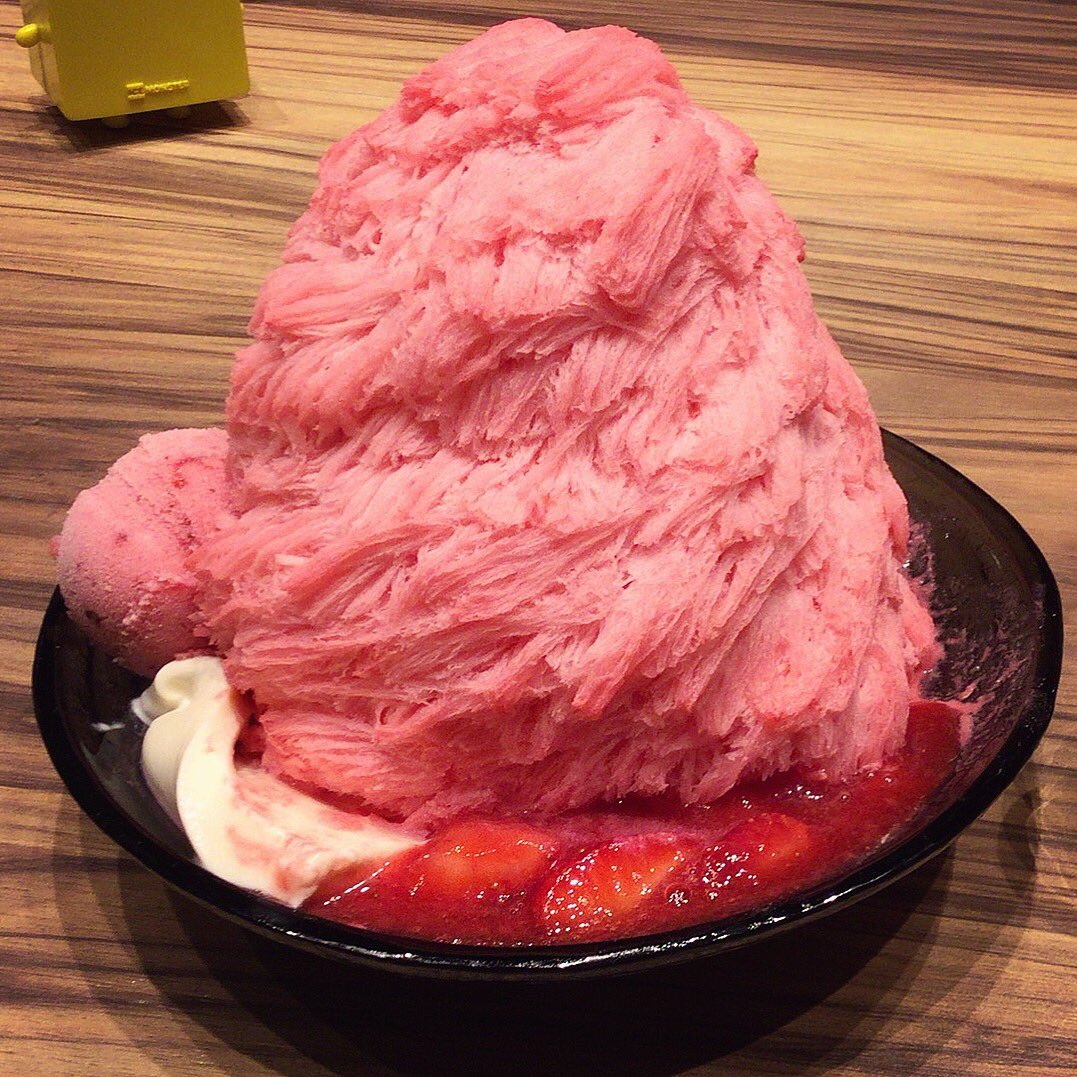 mocaron's tweet photo. 今年の夏はこれでカキ氷食べ収めかなあ🍨✨
マンゴー🥭
いちご🍓
杏仁豆腐
コーヒー☕️カキ氷
#ICEMONSTAR https://t.co/xAua5X1Tyv