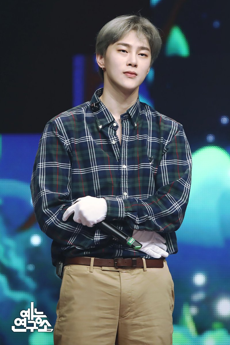MBC_entertain's tweet photo. #장인어른 정체는~~ 도깨빈 권현빈!👹
비니는 복면을 써도 멋짐이 가려지지는 않지🤩
#복면가왕 #권현빈 #VIINI
@VIINIHBofficial https://t.co/w7tWYhsDJy