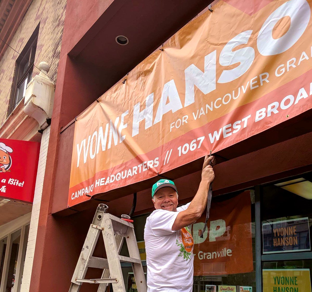 VanGranNDP's tweet photo. The banner is up at our office! Big thanks to Yvonne's father, Brad Hanson, who went to work first thing this morning. ❤️🌹
#vangranndp #VoteHanson #GreenNewDeal #WealthTax https://t.co/KmRJiuzkc5