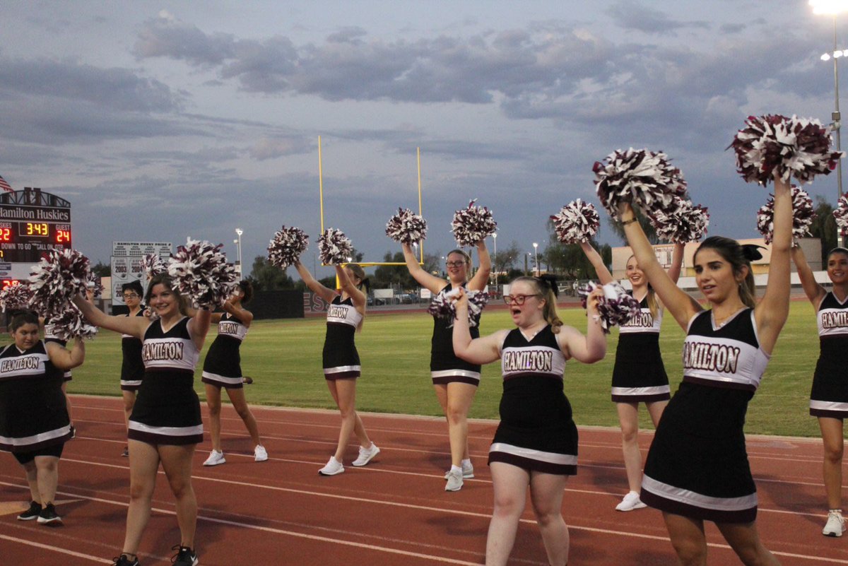 Our first football game against the Queen Creek Bulldogs was a success! We won 28-24! Everyone played hard and had fun playing! The cheerleaders looked great in their new uniforms (thanks to Hamilton Pom’s donations)! Thanks to everyone who came, we had a great turnout!
