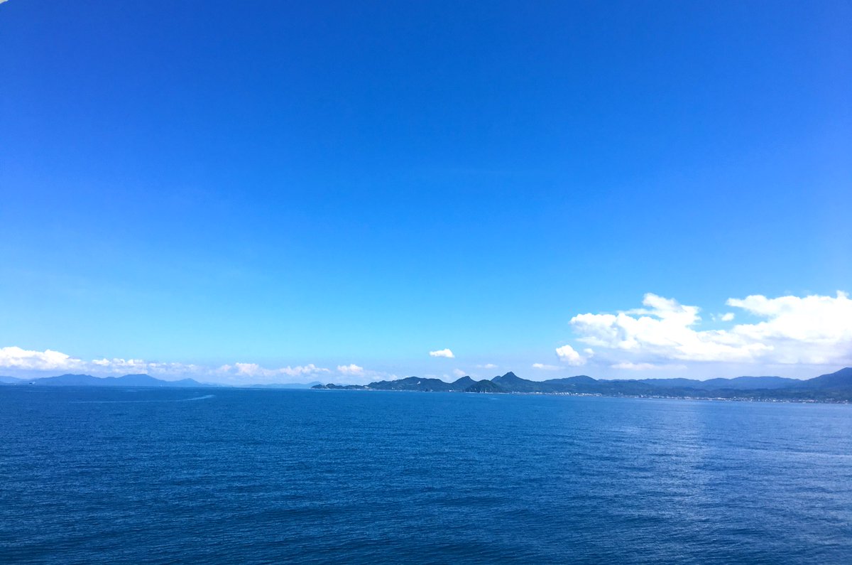Kurene 松山 愛媛 ー広島の移動 瀬戸内海をクルーズフェリーに乗ってのんびり観光中 天候に恵まれて 海がとてと綺麗