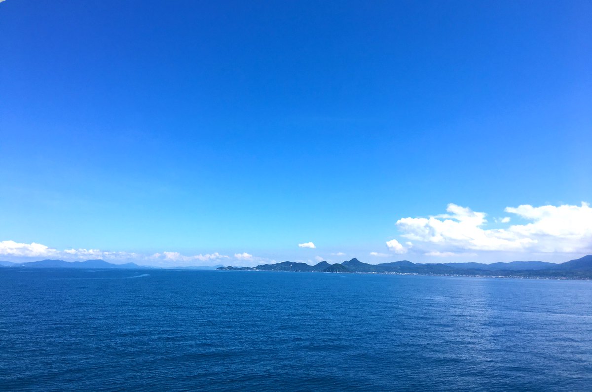 Kurene 松山 愛媛 ー広島の移動 瀬戸内海をクルーズフェリーに乗ってのんびり観光中 天候に恵まれて 海がとてと綺麗 Kurene 松山 愛媛 ー広島の移動 瀬戸内海をクルーズフェリーに乗ってのんびり観光中 天候に恵まれて 海がとてと綺麗