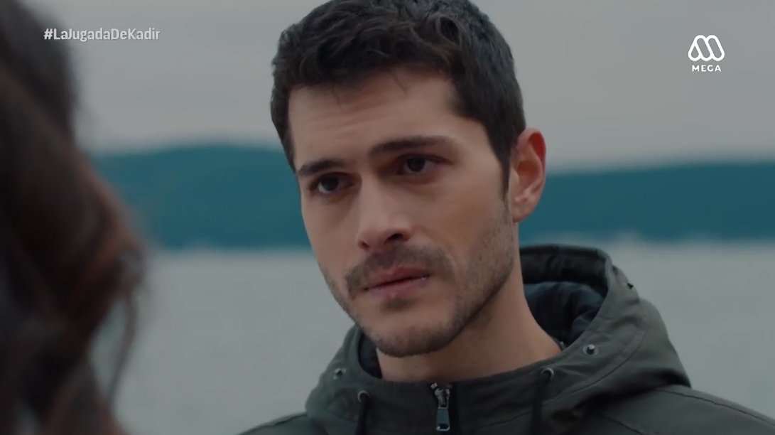 SeriesTurcas's tweet photo. Cemre: Ahora me doy cuenta que estoy sola 
Kerem: No lo estás
Cemre: ¿No lo estoy?
Kerem: Tienes a Kadir y a Zeynep ella es tu mejor amiga... me tienes a mi... quiero que sepas que estoy aqui para ti Cemre, cualquiera sea el problema te voy a ayudar, lo prometo.
 #LaJugadaDeKadir https://t.co/t1wIWJ0uV4